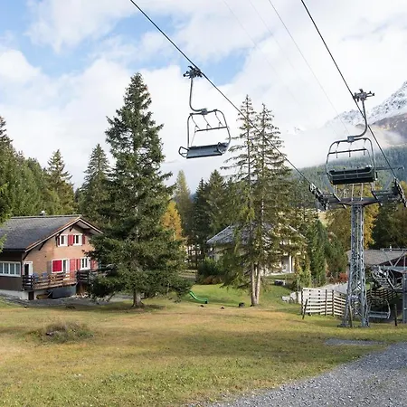 بيت للعطل Tgantieni Ski-in Ski-out-lenzerheide لينتسرهايدي